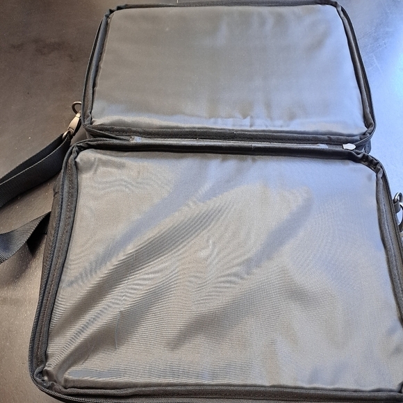 Brenthaven Elliott Deluxe Laptop & Tablet Messenger Bag - Picture 5 of 11